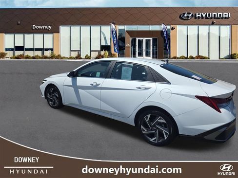 Used 2025 Hyundai Elantra SEL FWD image 3