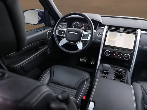 Used 2024 Land Rover Discovery Metropolitan Edition AWD/4WD image 31