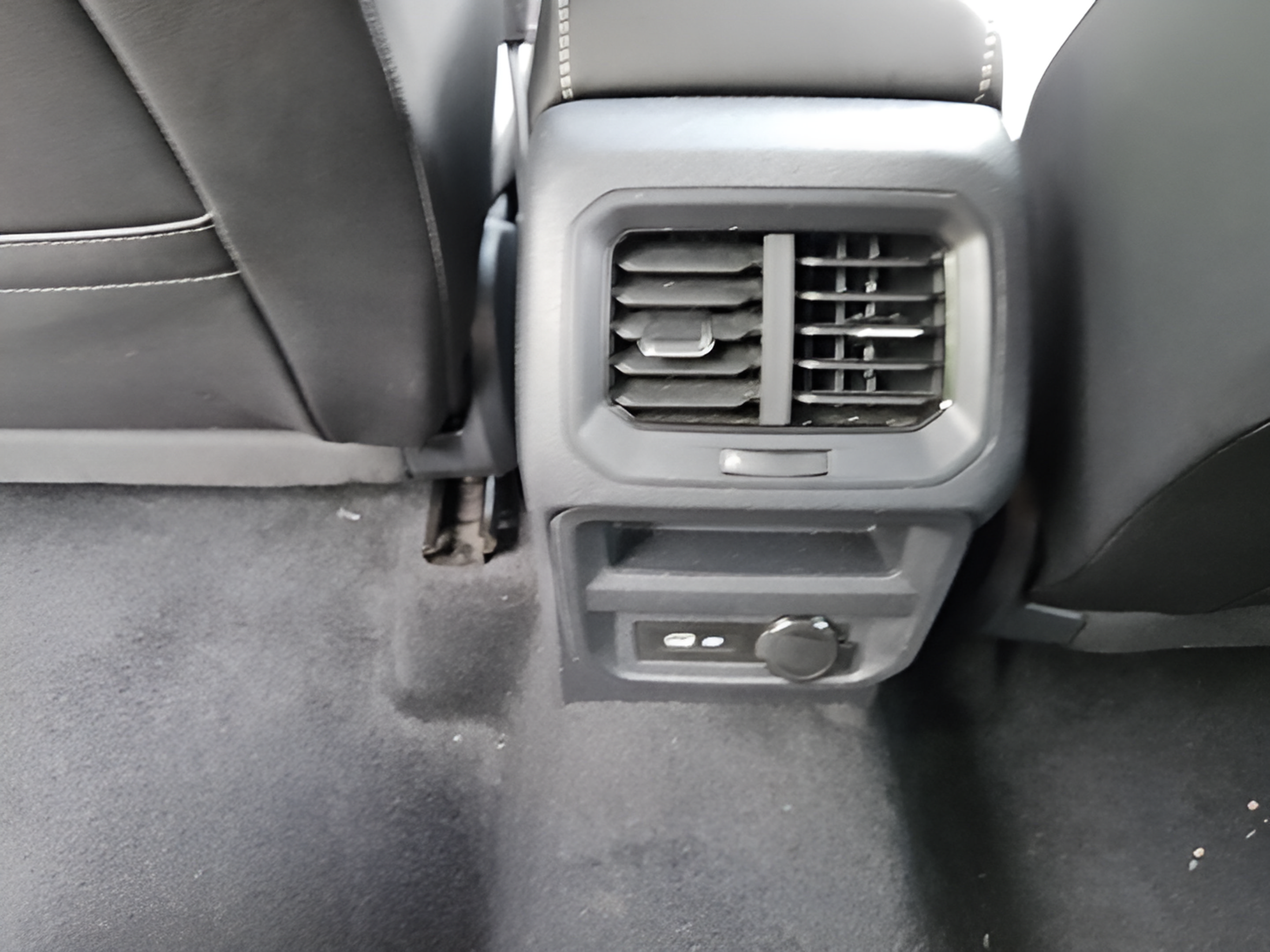 Certified 2024 Volkswagen Tiguan SE AWD/4WD image 10