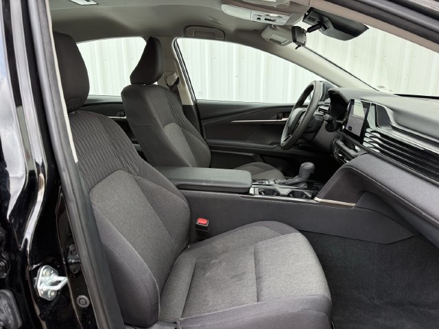 Used 2025 Toyota Camry LE FWD image 30