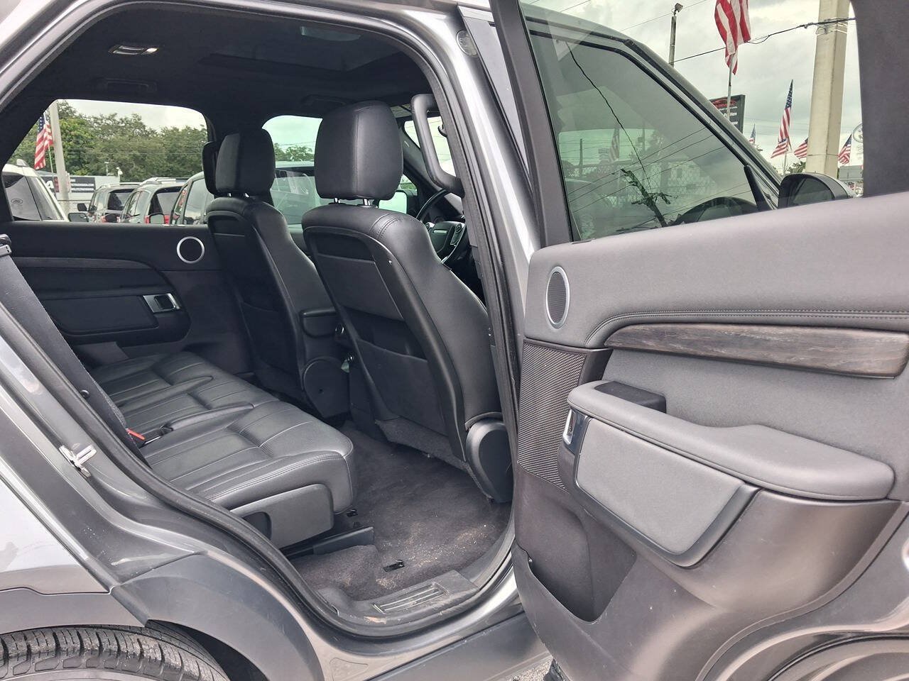 Used 2018 Land Rover Discovery HSE AWD/4WD image 18
