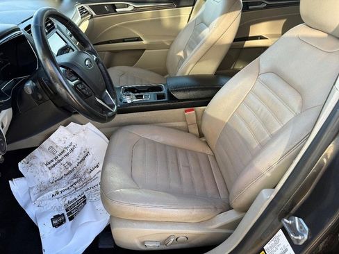 Used 2017 Ford Fusion SE w/ Fusion SE Technology Package image 16