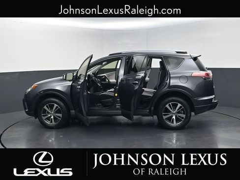 Used 2017 Toyota RAV4 XLE FWD image 36