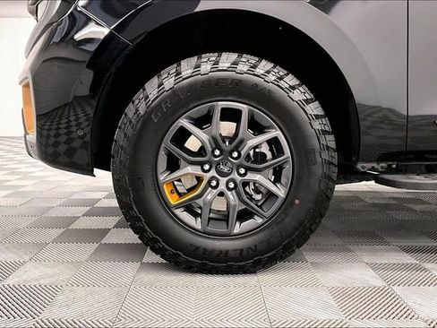 Used 2025 Ford Expedition Tremor AWD/4WD image 9