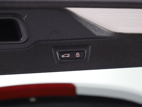 Used 2017 BMW X5 xDrive50i image 18