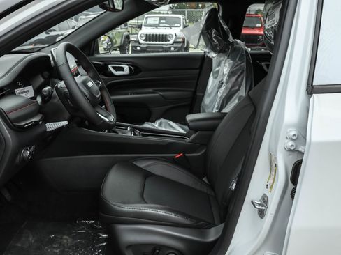 New 2026 Jeep Compass Trailhawk image 5