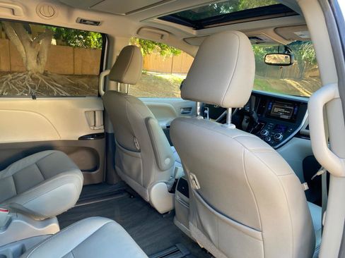Used 2015 Toyota Sienna XLE Premium FWD image 48