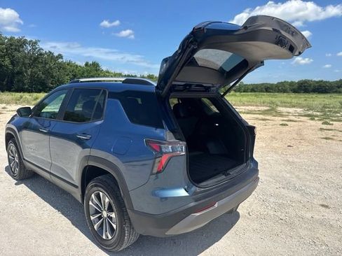Used 2025 Chevrolet Equinox LT w/ Convenience Package II FWD image 4
