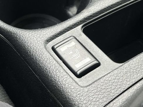 Used 2019 Nissan Rogue SV FWD image 32