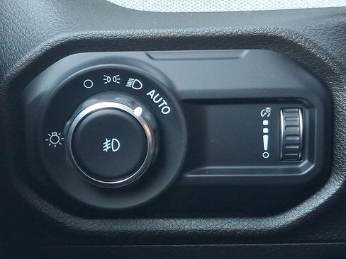 Used 2025 Jeep Wrangler Unlimited Sport image 27