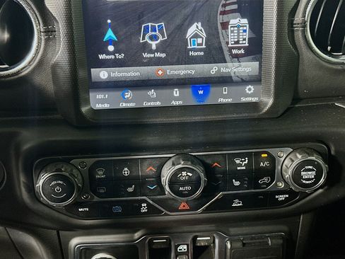 Used 2023 Jeep Wrangler Unlimited Sahara w/ Cold Weather Group AWD/4WD image 23