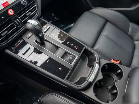 Certified 2025 Porsche Macan image 21