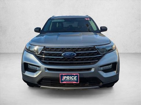 Used 2022 Ford Explorer XLT w/ Equipment Group 202A image 2