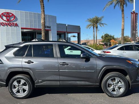 Used 2022 Toyota RAV4 XLE w/ Convenience Package image 8