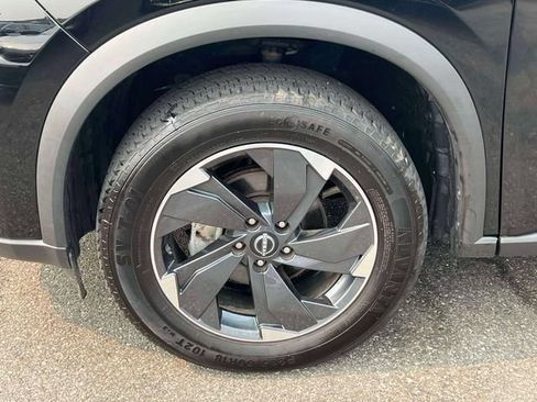 Used 2025 Nissan Rogue SV AWD/4WD image 16