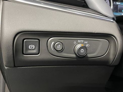 Used 2018 Buick Enclave Essence image 38