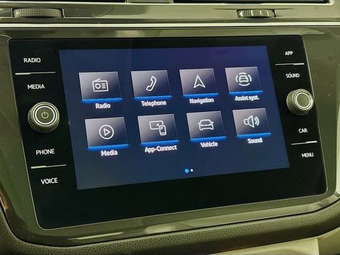 Used 2022 Volkswagen Tiguan SE w/ Panoramic Sunroof Package image 15