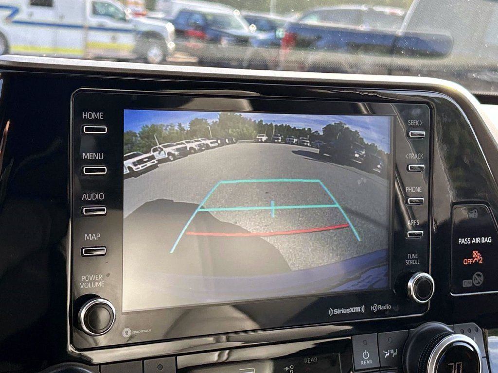 Used 2022 Toyota Highlander XLE AWD/4WD image 33