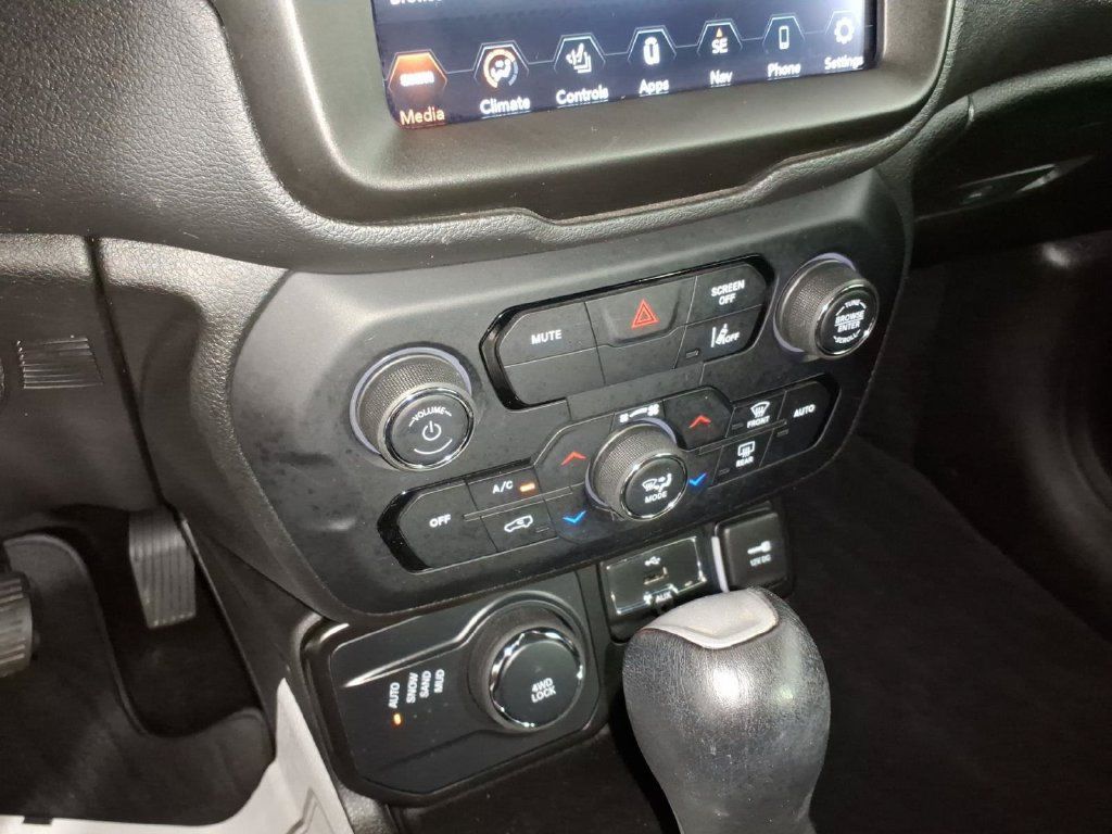Used 2021 Jeep Renegade Limited AWD/4WD image 22