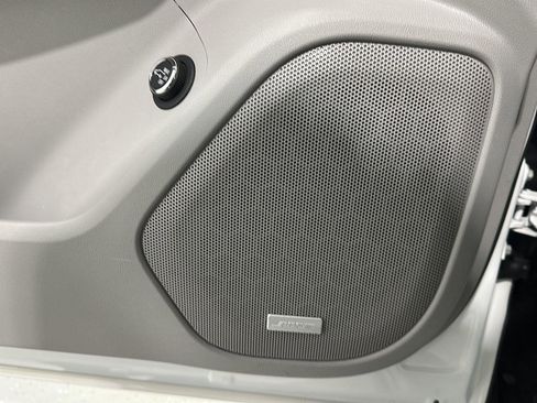 Used 2023 GMC Acadia SLT image 20