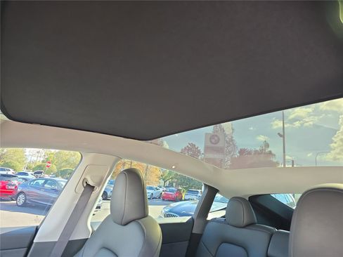 Used 2024 Tesla Model Y Long Range image 25