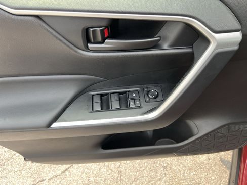 Used 2025 Toyota RAV4 LE AWD/4WD image 14