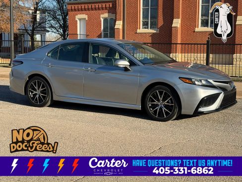 Used 2023 Toyota Camry SE FWD image 1