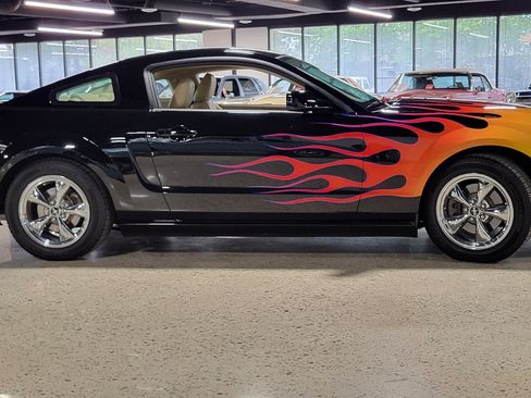 Used 2006 Ford Mustang GT RWD image 21