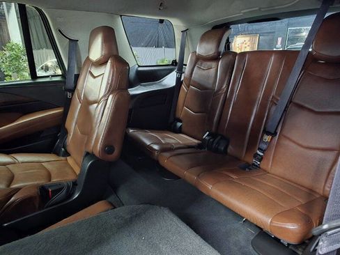 Used 2016 Cadillac Escalade Luxury image 26