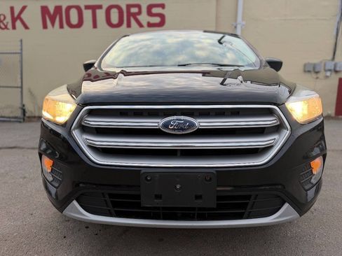 Used 2017 Ford Escape SE image 2