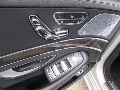 Used 2018 Mercedes-Benz S 560 Sedan image 13