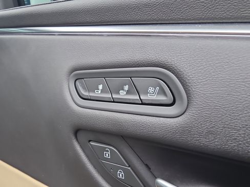 Used 2021 Cadillac Escalade Premium Luxury image 34