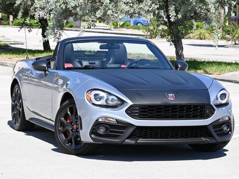 Used 2018 FIAT 124 Spider Abarth image 2