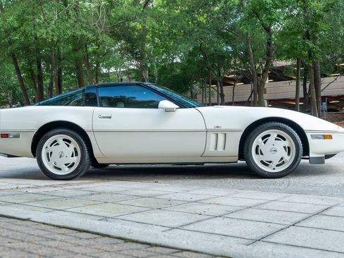 Used 1988 Chevrolet Corvette Coupe image 5