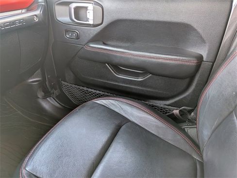 Used 2018 Jeep Wrangler Unlimited Rubicon image 16