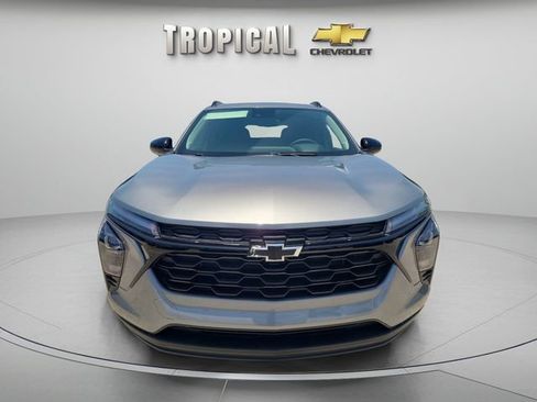 New 2026 Chevrolet Trax LT w/ Midnight Edition FWD image 8