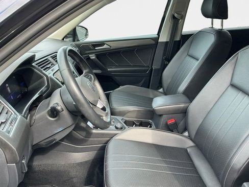 Used 2022 Volkswagen Tiguan SE image 9