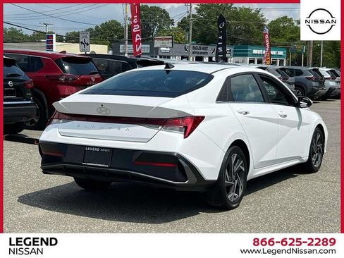 Used 2024 Hyundai Elantra SEL w/ Convenience Package FWD image 5