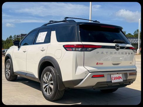 Used 2023 Nissan Pathfinder SL FWD image 5