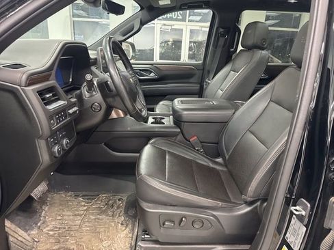 Used 2023 Chevrolet Suburban High Country image 13