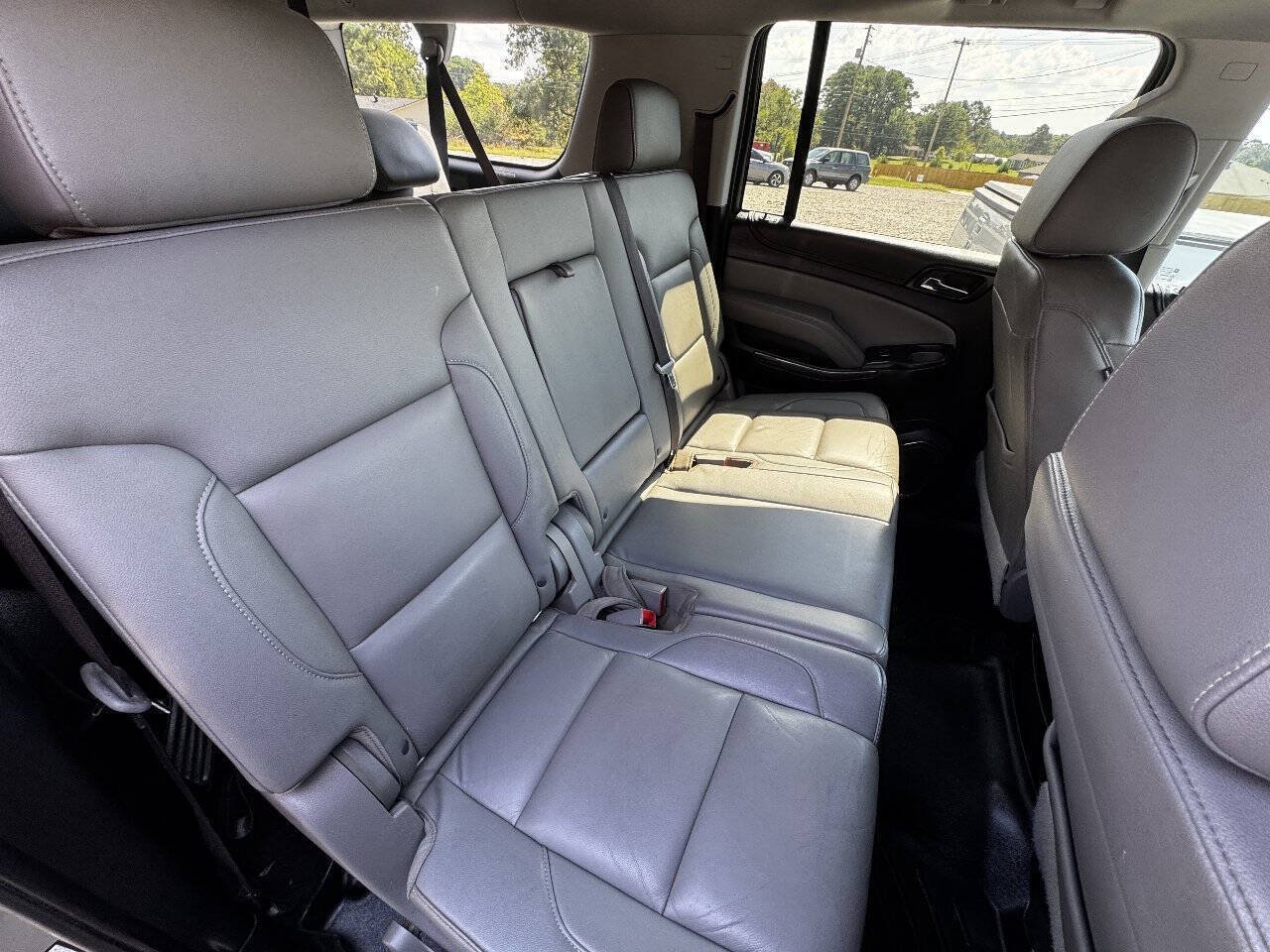 Used 2017 Chevrolet Suburban LT w/ Luxury Package RWD image 12
