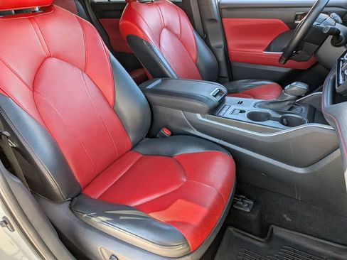 Used 2021 Toyota Highlander XSE FWD image 30