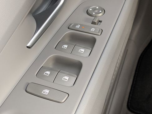 New 2025 Hyundai Elantra SE image 18