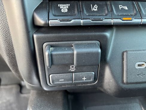 Used 2022 Chevrolet Silverado 2500 High Country w/ Z71 Off-Road Package image 31