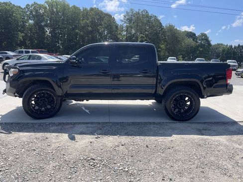Used 2017 Toyota Tacoma TRD Off-Road w/ Premium & Technology Package AWD/4WD image 3