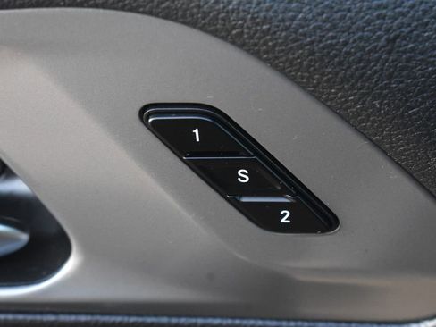 Used 2025 Chrysler Pacifica Select image 24