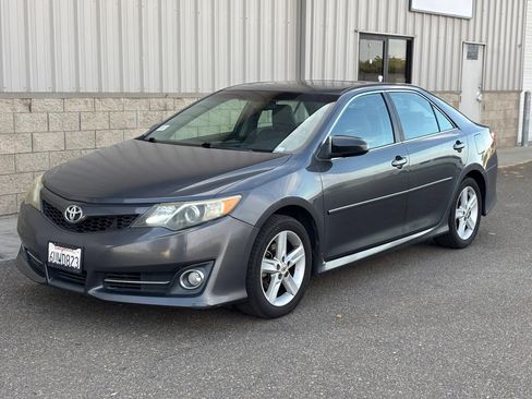 Used 2012 Toyota Camry SE w/ Leather Pkg FWD image 7
