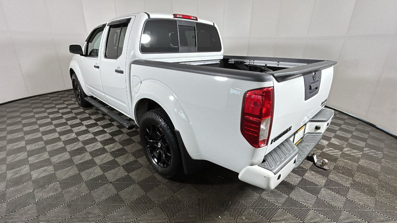 Used 2020 Nissan Frontier SV w/ Midnight Edition Floor Mats AWD/4WD image 5