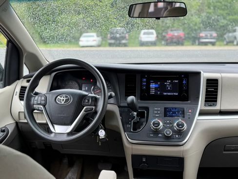 Used 2015 Toyota Sienna L FWD image 42