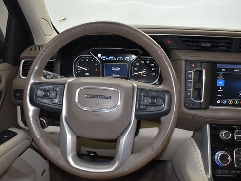Used 2021 GMC Yukon Denali w/ Denali Premium Package image 34